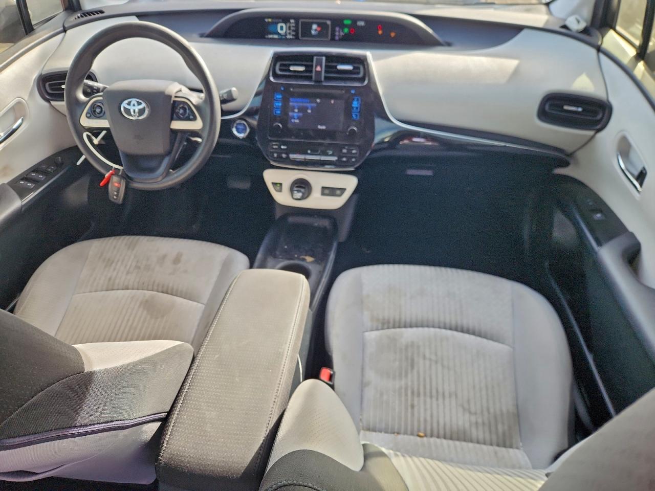 2016 TOYOTA PRIUS photo 8