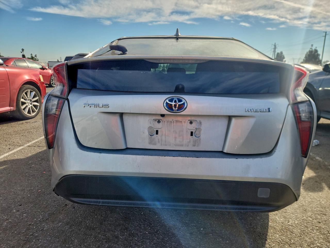 2016 TOYOTA PRIUS photo 6