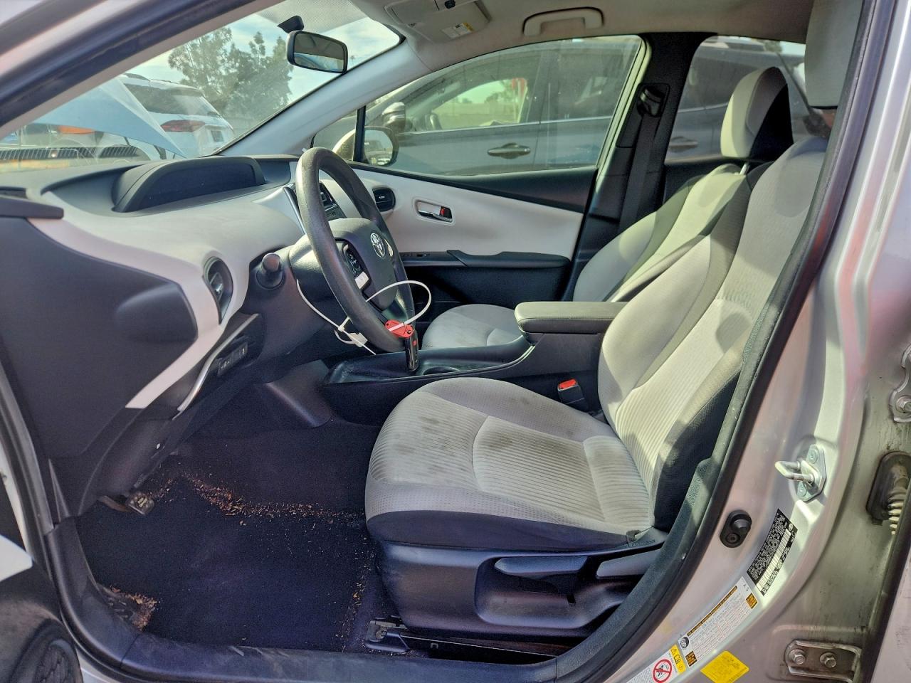 2016 TOYOTA PRIUS photo 7