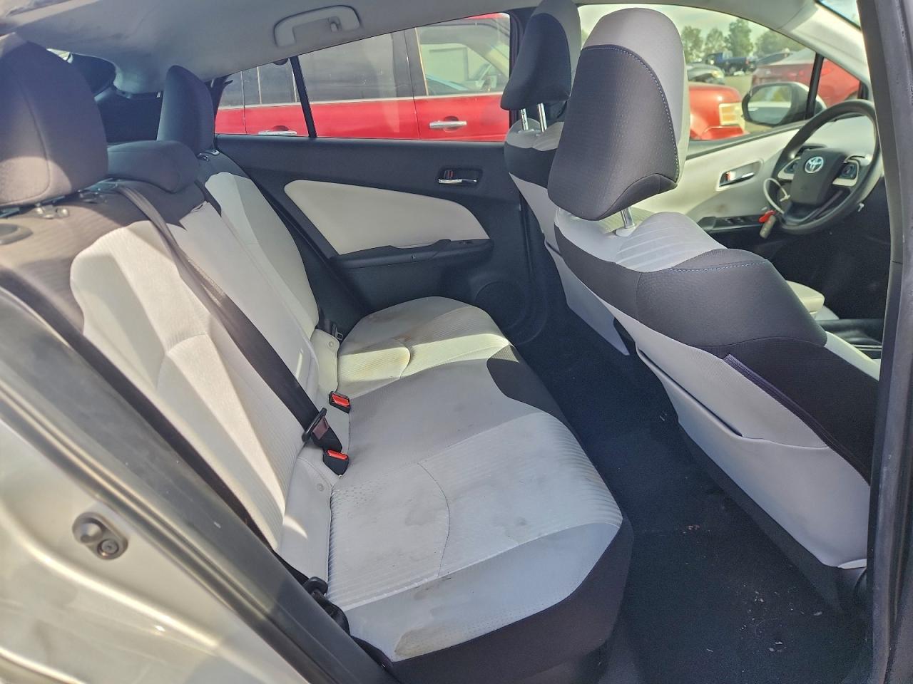 2016 TOYOTA PRIUS photo 10