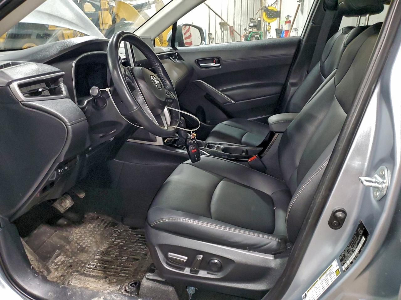 2023 TOYOTA COROLLA CROSS XLE photo 7