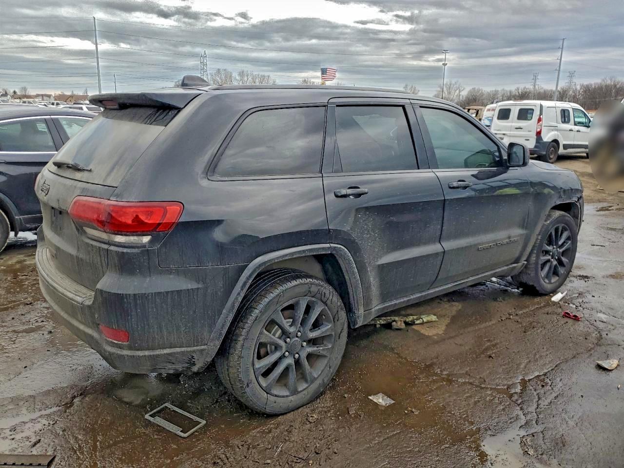 2018 JEEP GRAND CHEROKEE LAREDO photo 3