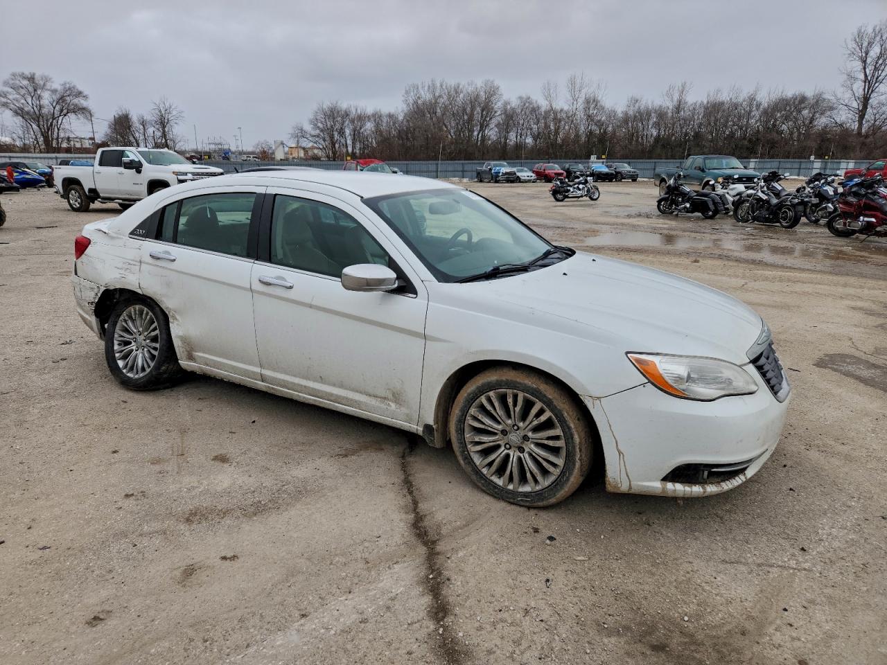 2013 CHRYSLER 200 LIMITED photo 4