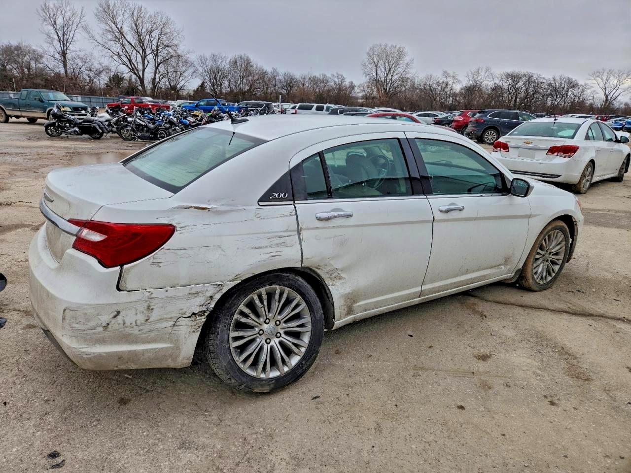 2013 CHRYSLER 200 LIMITED photo 3