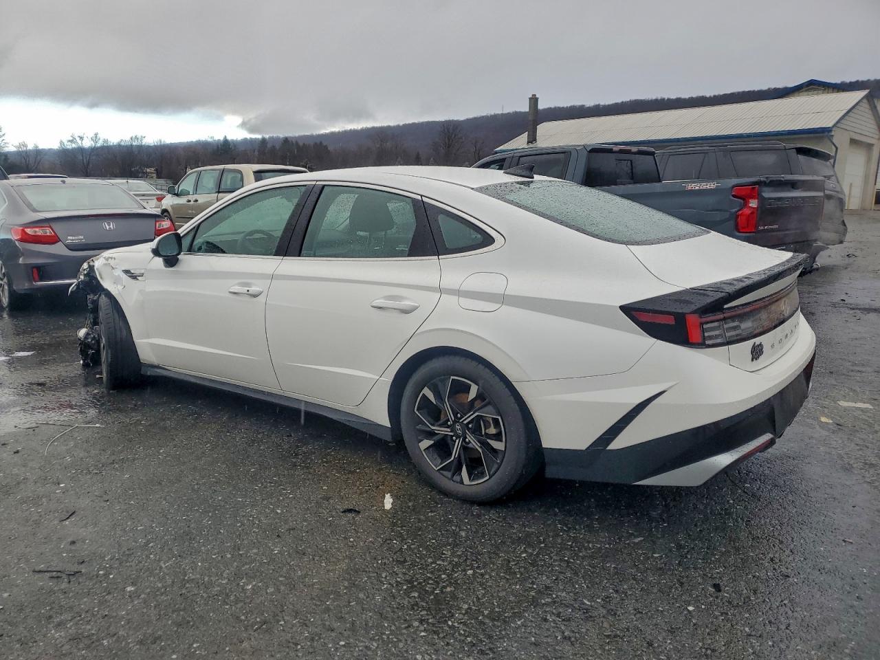 2024 HYUNDAI SONATA SEL photo 2