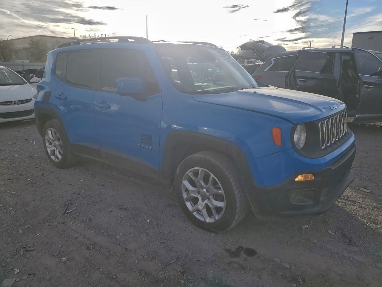 2015 JEEP RENEGADE LATITUDE photo 4