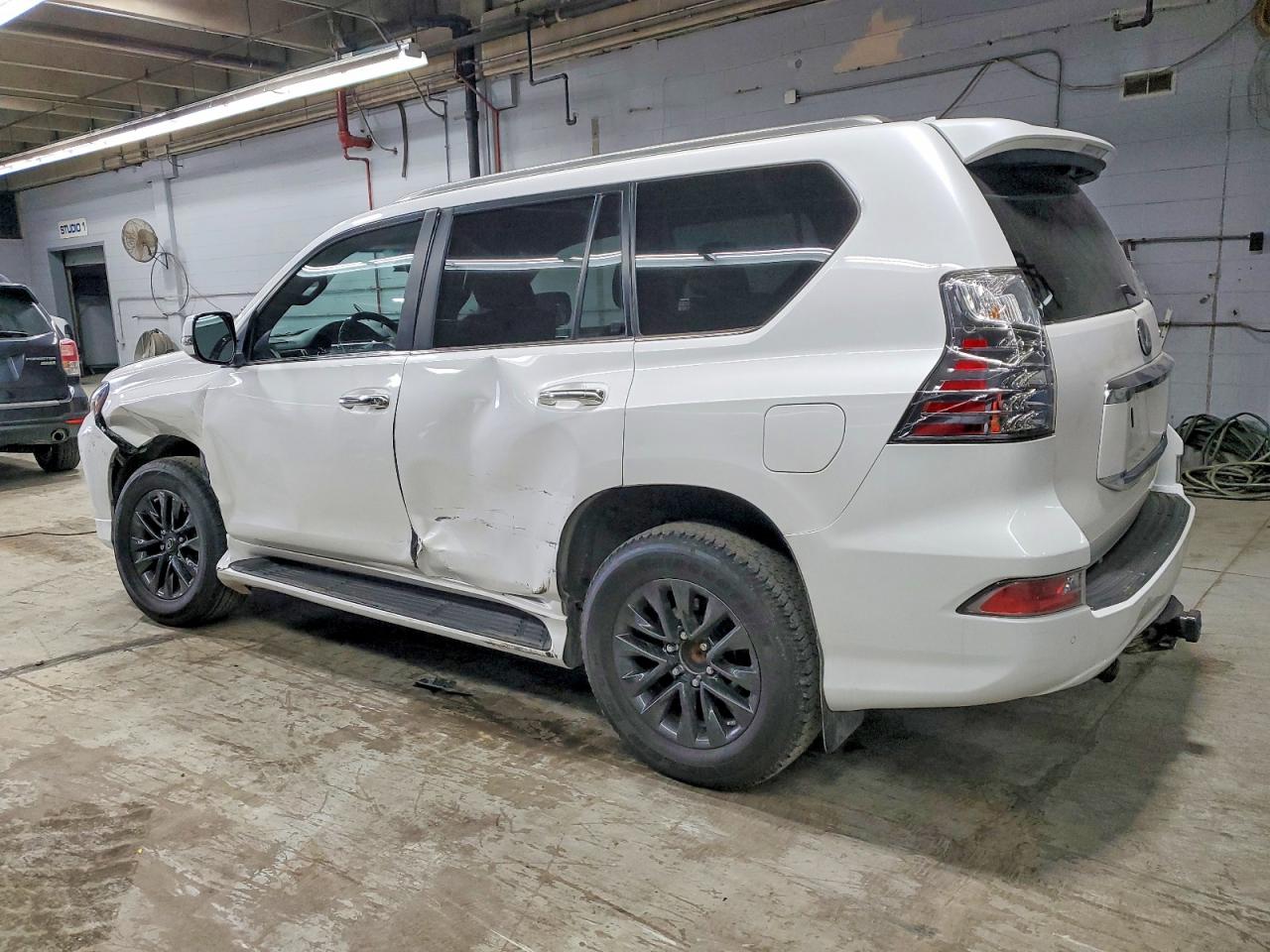 2021 LEXUS GX photo 2