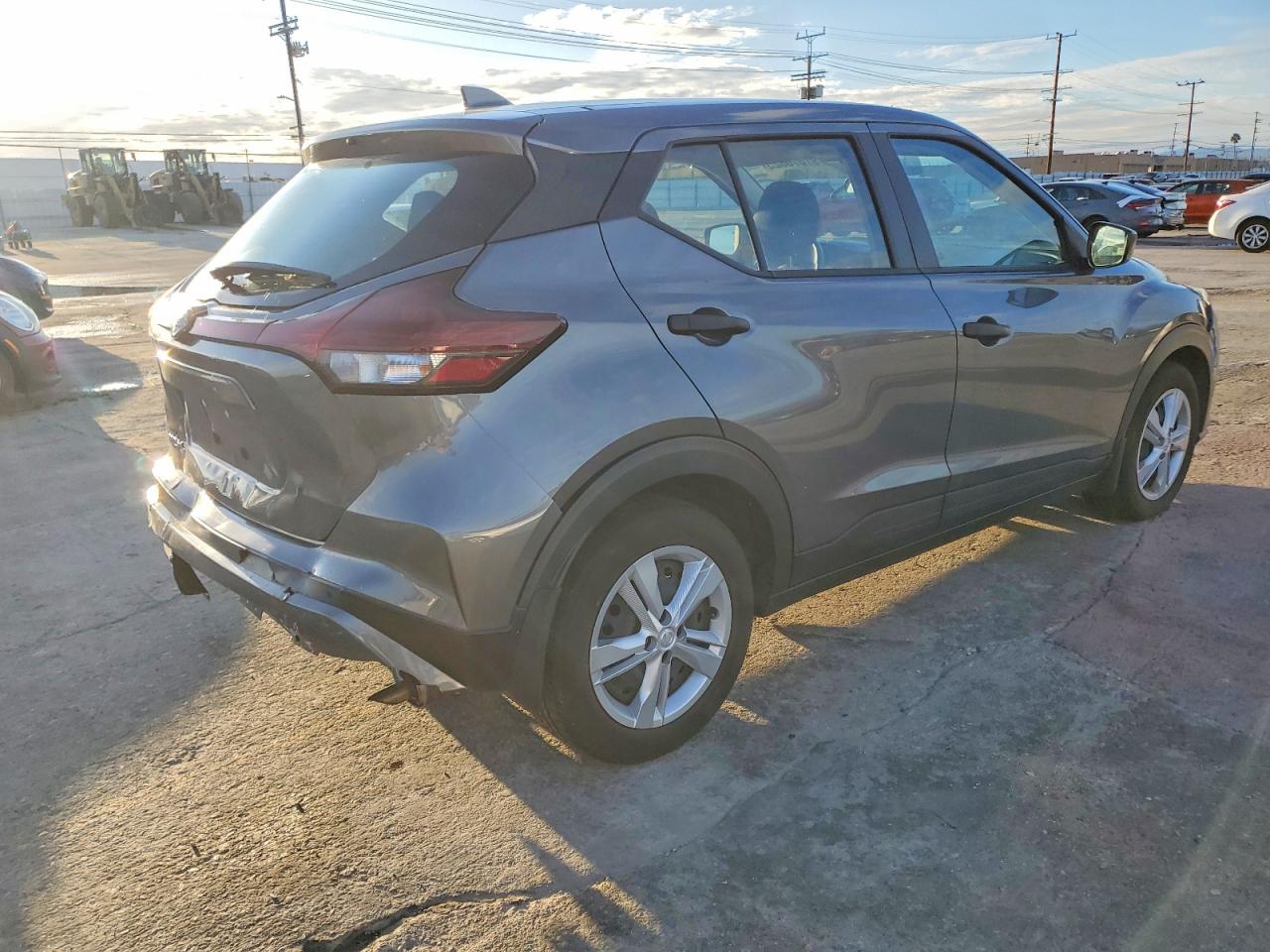 2023 NISSAN KICKS S photo 3