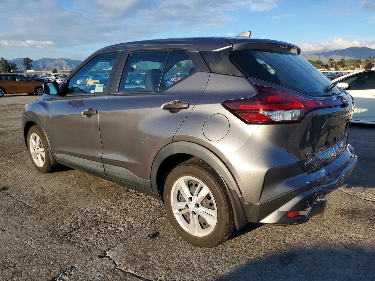 2023 NISSAN KICKS S photo 2