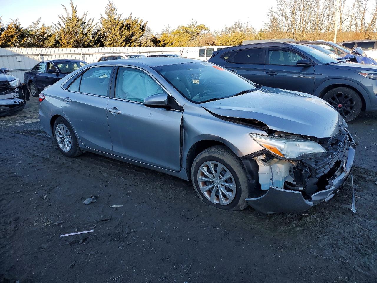 2015 TOYOTA CAMRY LE photo 4
