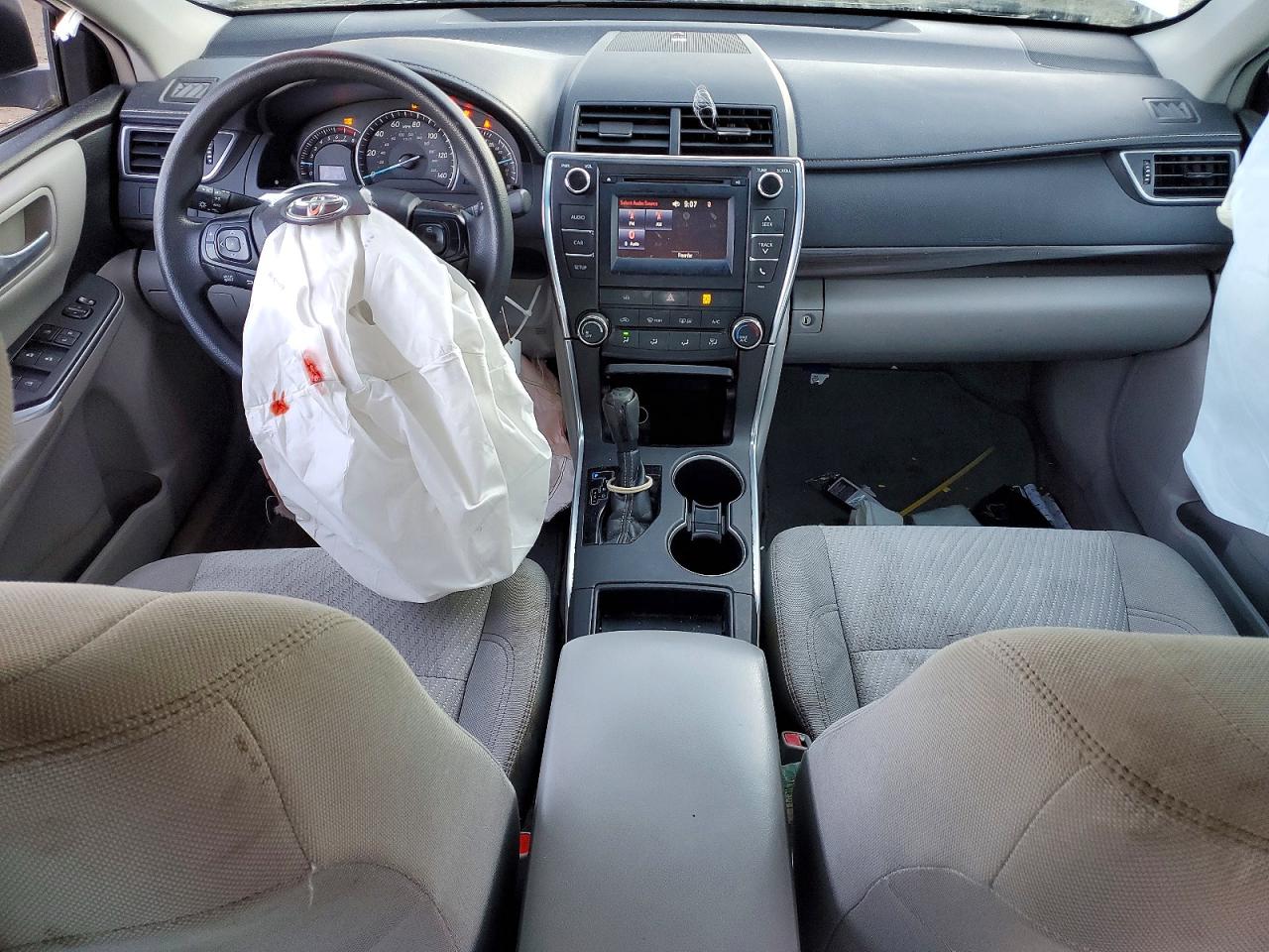 2015 TOYOTA CAMRY LE photo 8
