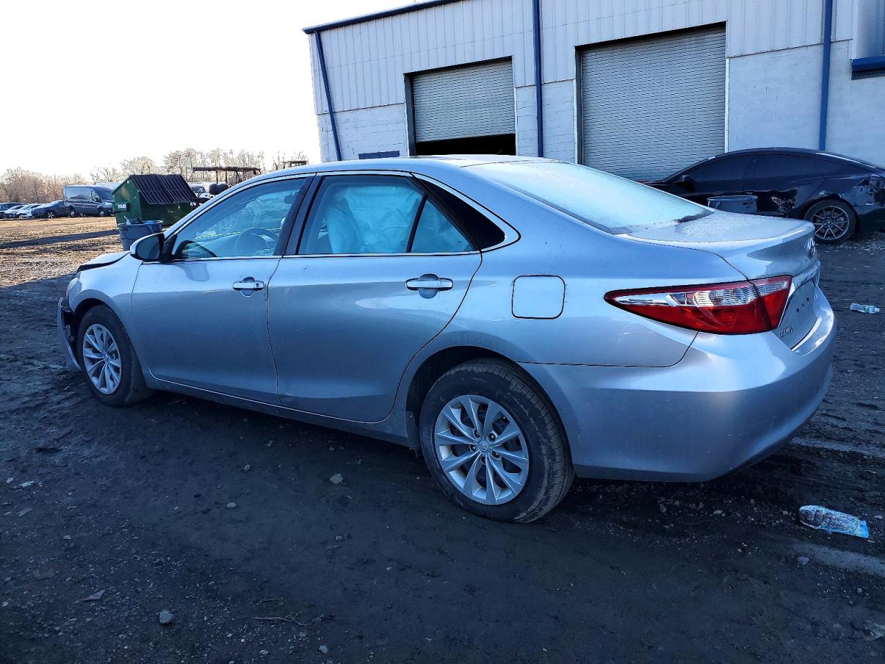 2015 TOYOTA CAMRY LE photo 2