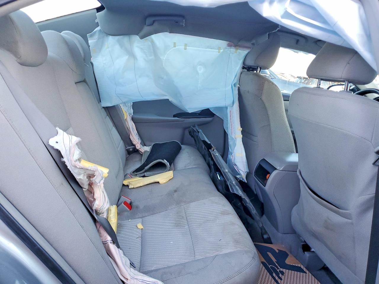 2015 TOYOTA CAMRY LE photo 10