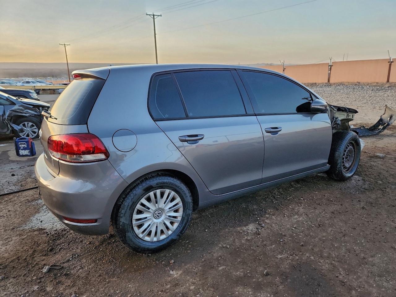 2010 VOLKSWAGEN GOLF photo 3