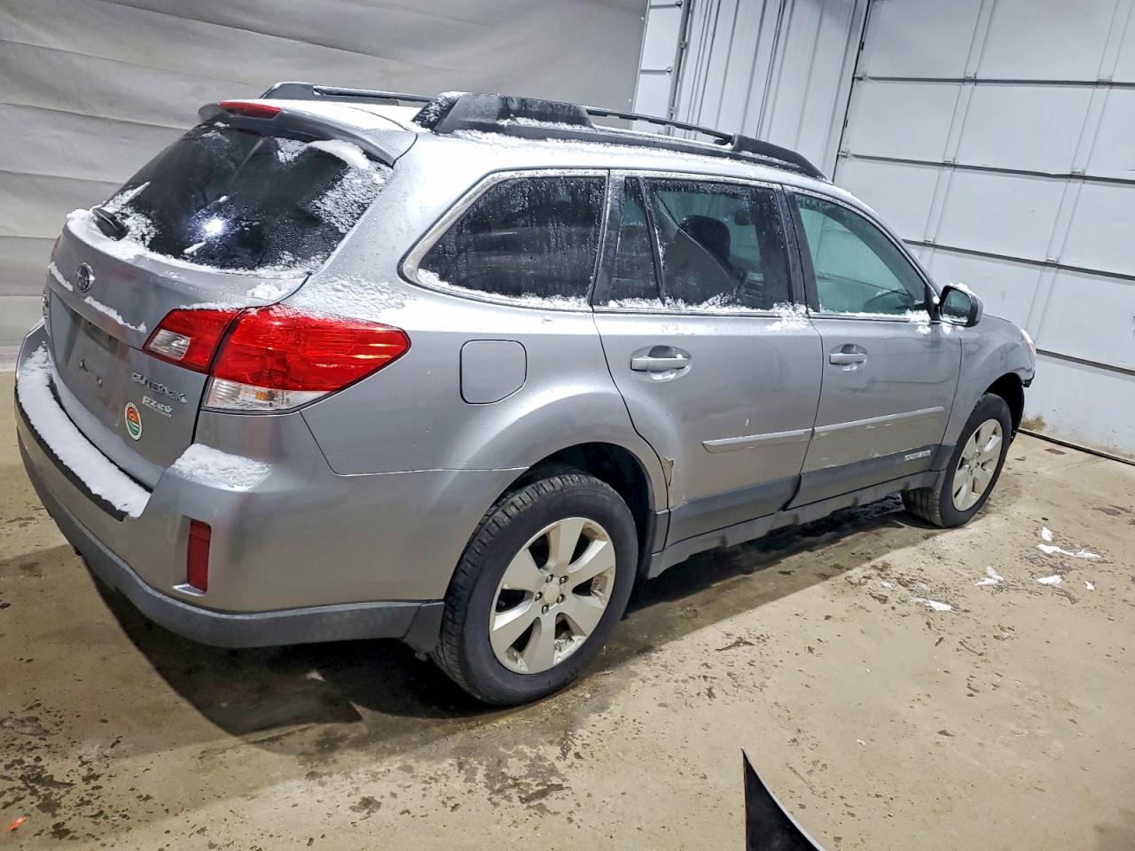 2011 SUBARU OUTBACK 2.5I PREMIUM photo 3