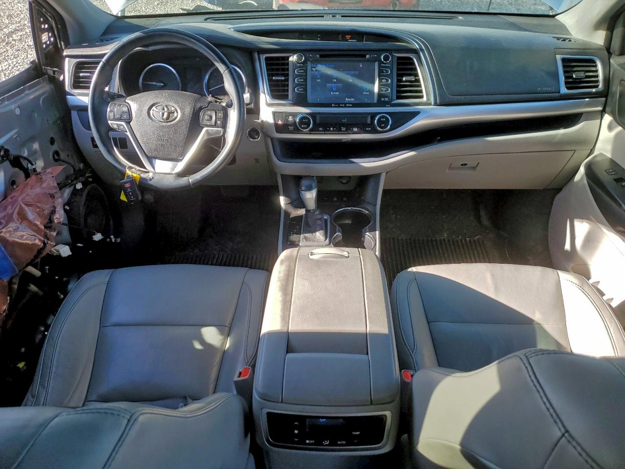 2016 TOYOTA HIGHLANDER XLE photo 8