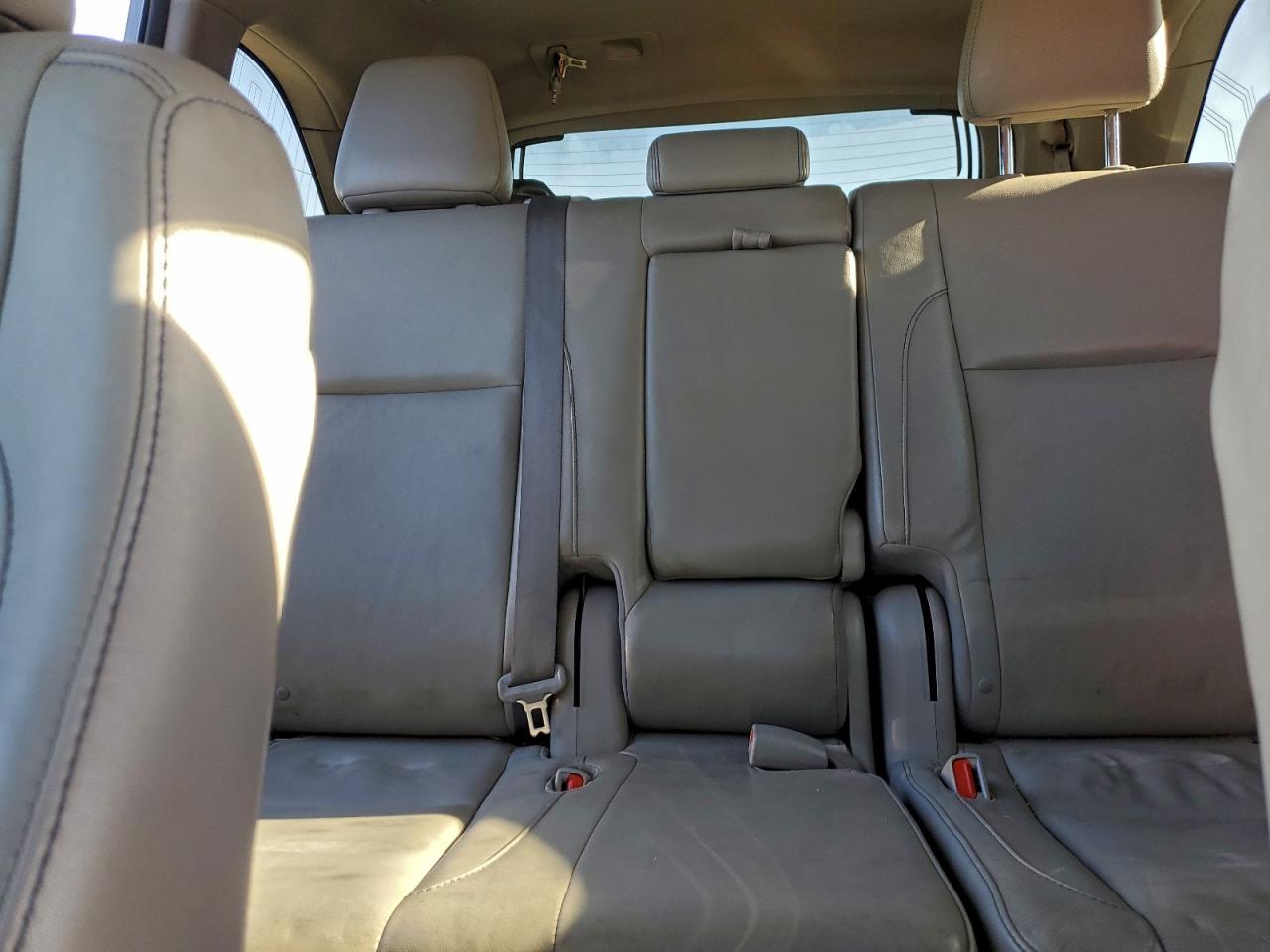 2016 TOYOTA HIGHLANDER XLE photo 10