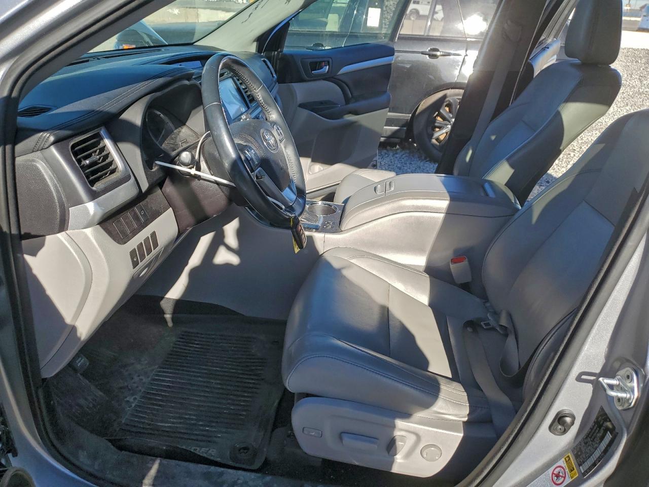 2016 TOYOTA HIGHLANDER XLE photo 7