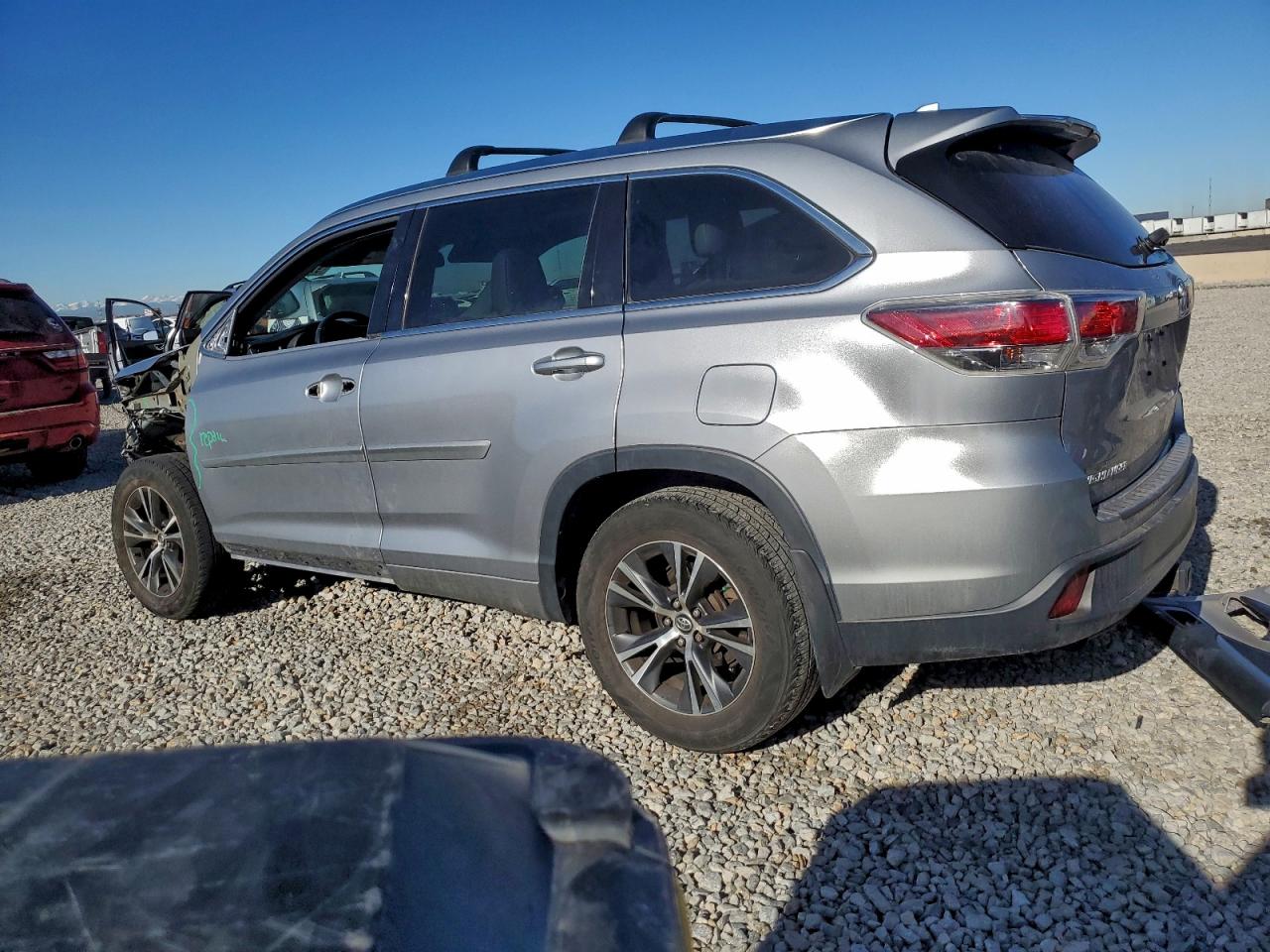 2016 TOYOTA HIGHLANDER XLE photo 2