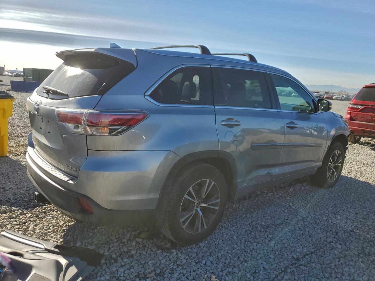 2016 TOYOTA HIGHLANDER XLE photo 3