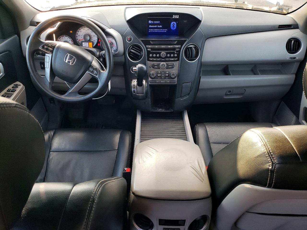 2015 HONDA PILOT LX photo 8