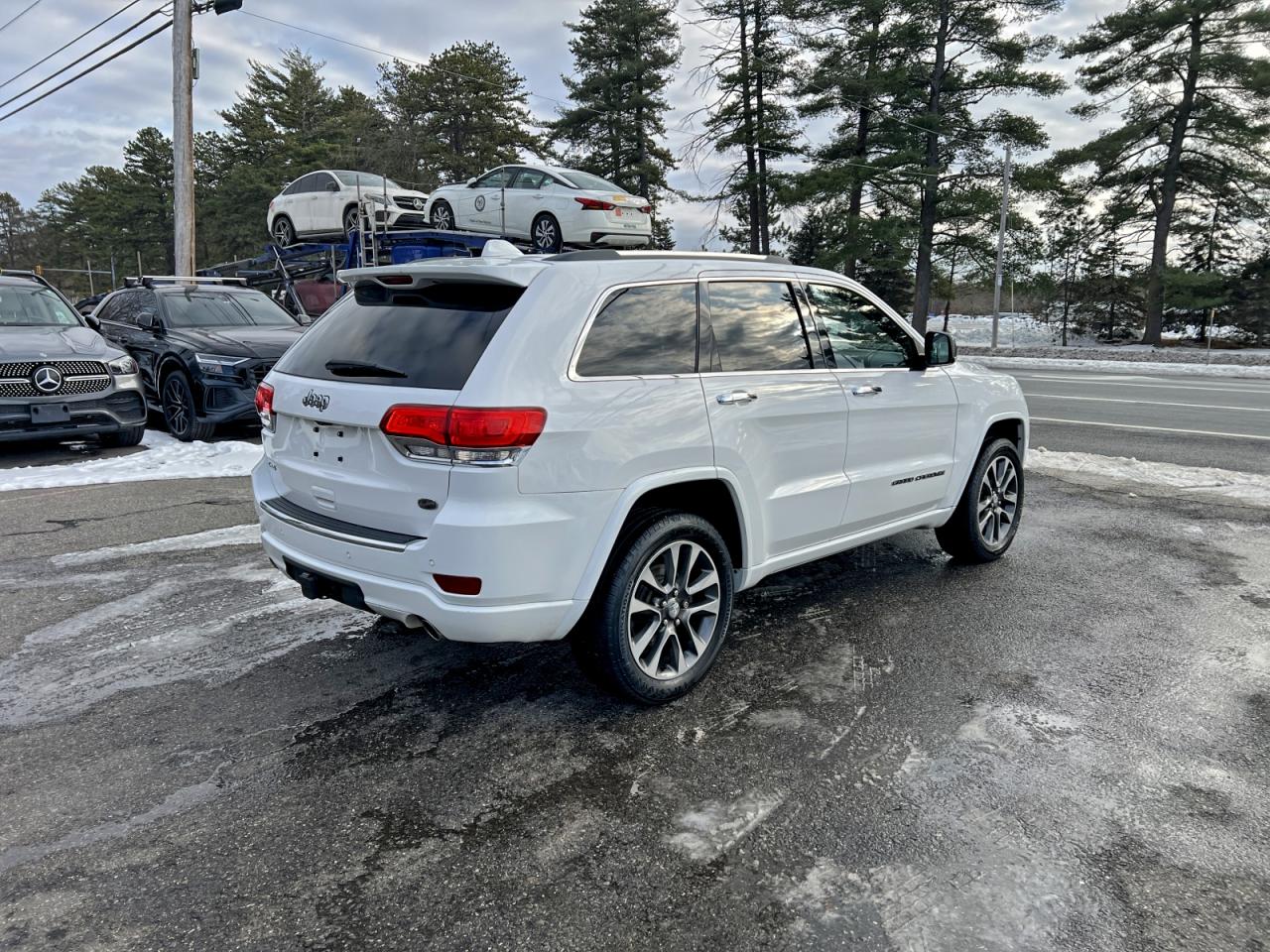 2018 JEEP GRAND CHEROKEE OVERLAND photo 4