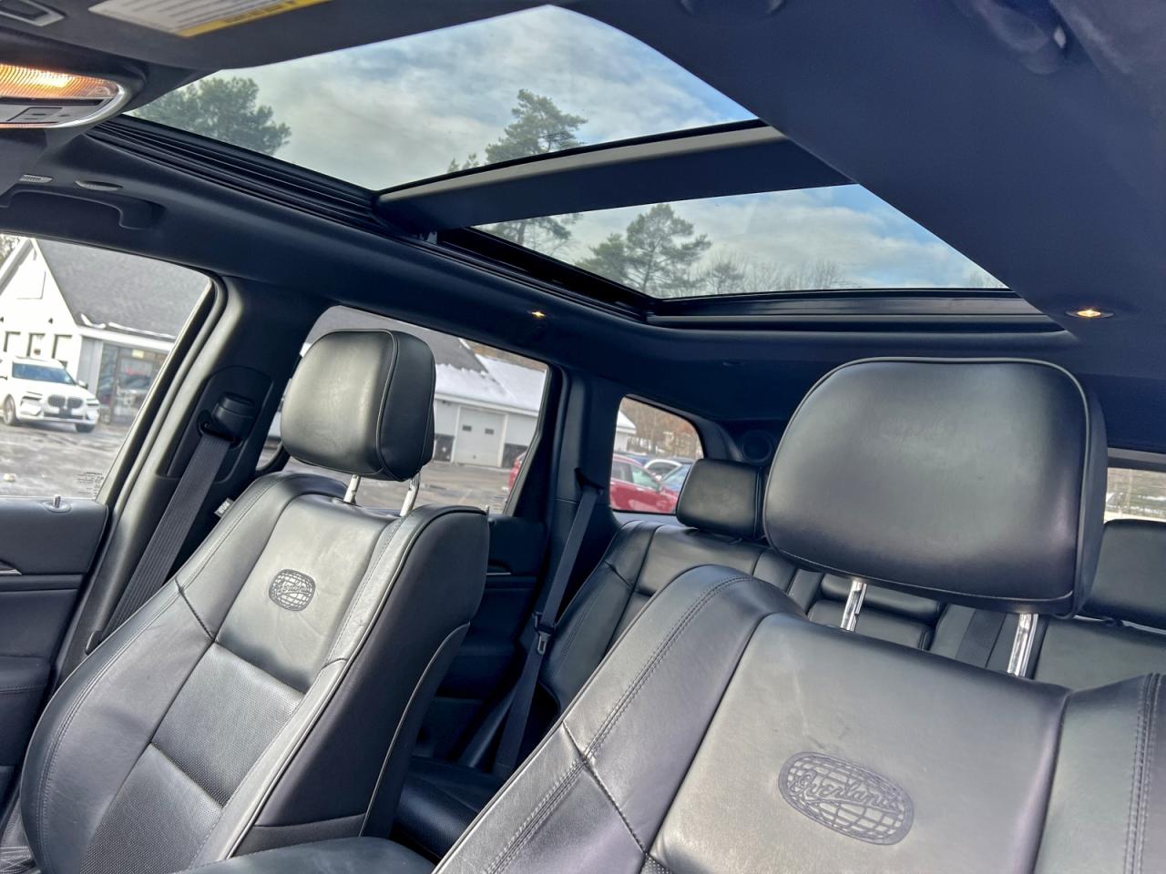 2018 JEEP GRAND CHEROKEE OVERLAND photo 9