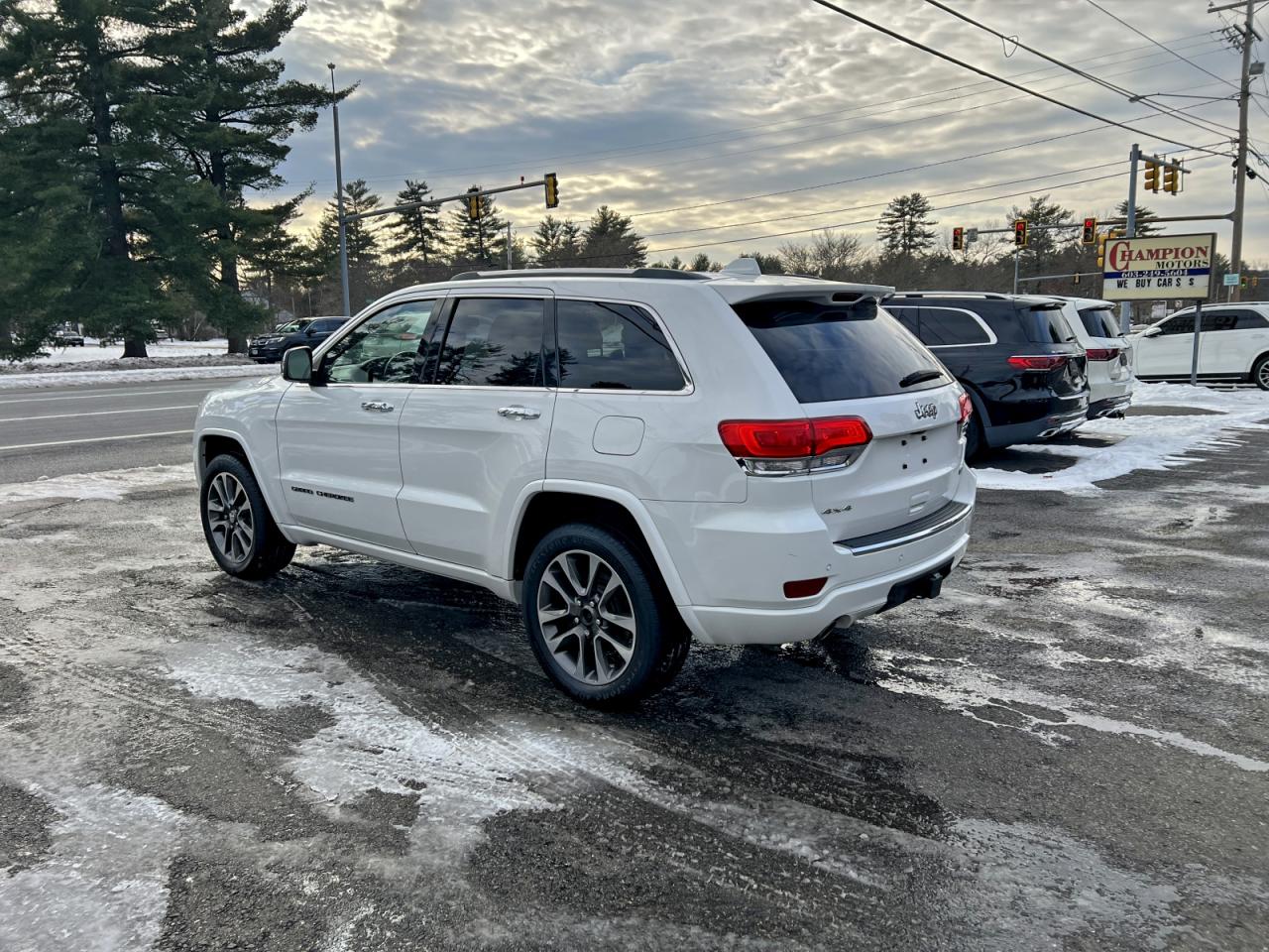 2018 JEEP GRAND CHEROKEE OVERLAND photo 3