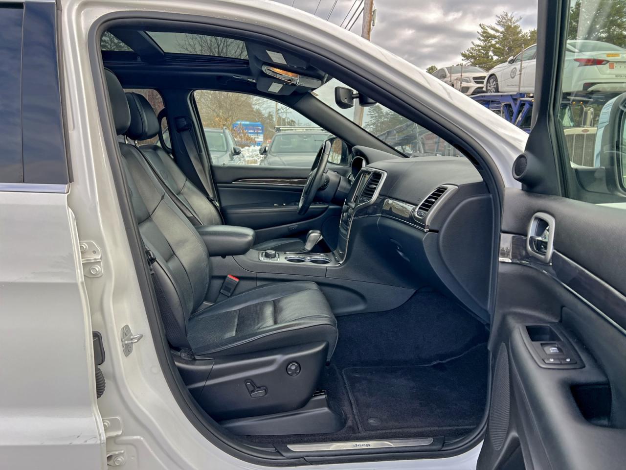 2018 JEEP GRAND CHEROKEE OVERLAND photo 5