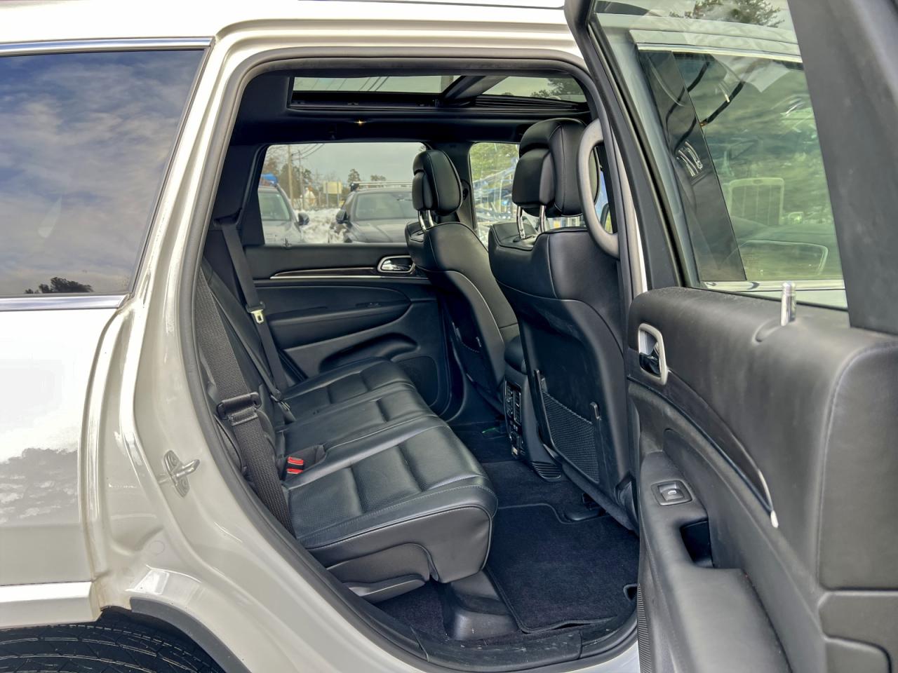 2018 JEEP GRAND CHEROKEE OVERLAND photo 6