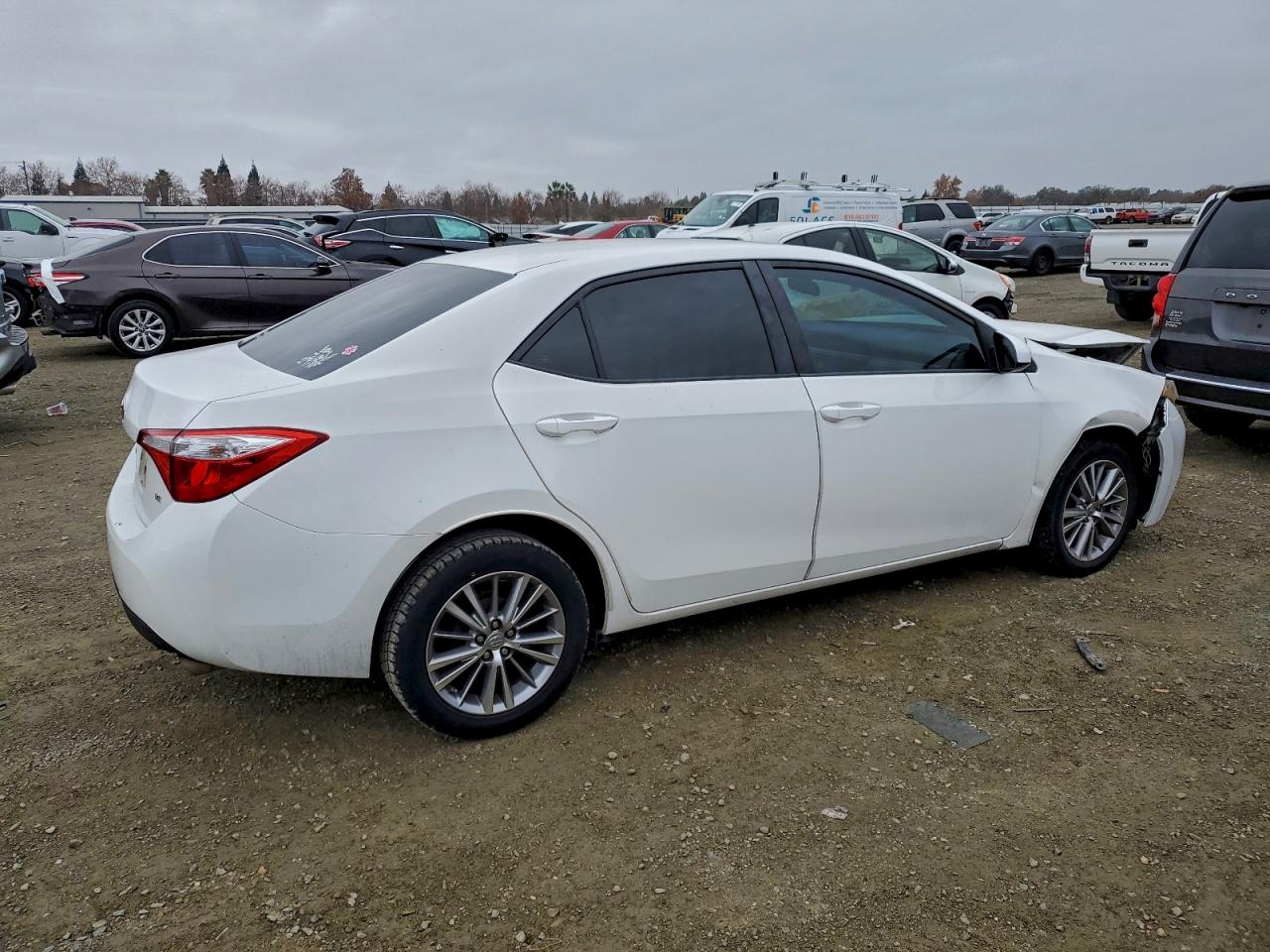 2015 TOYOTA COROLLA L photo 3