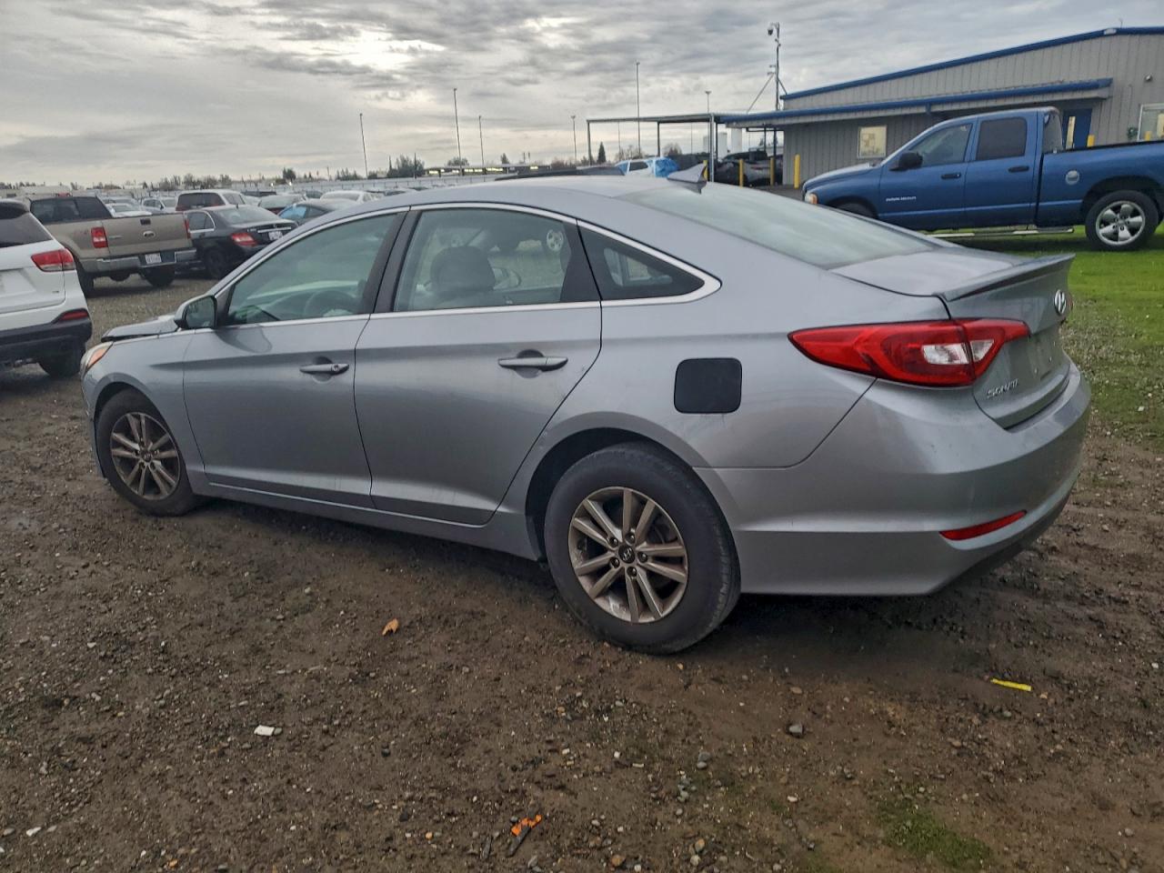 2017 HYUNDAI SONATA SE photo 2