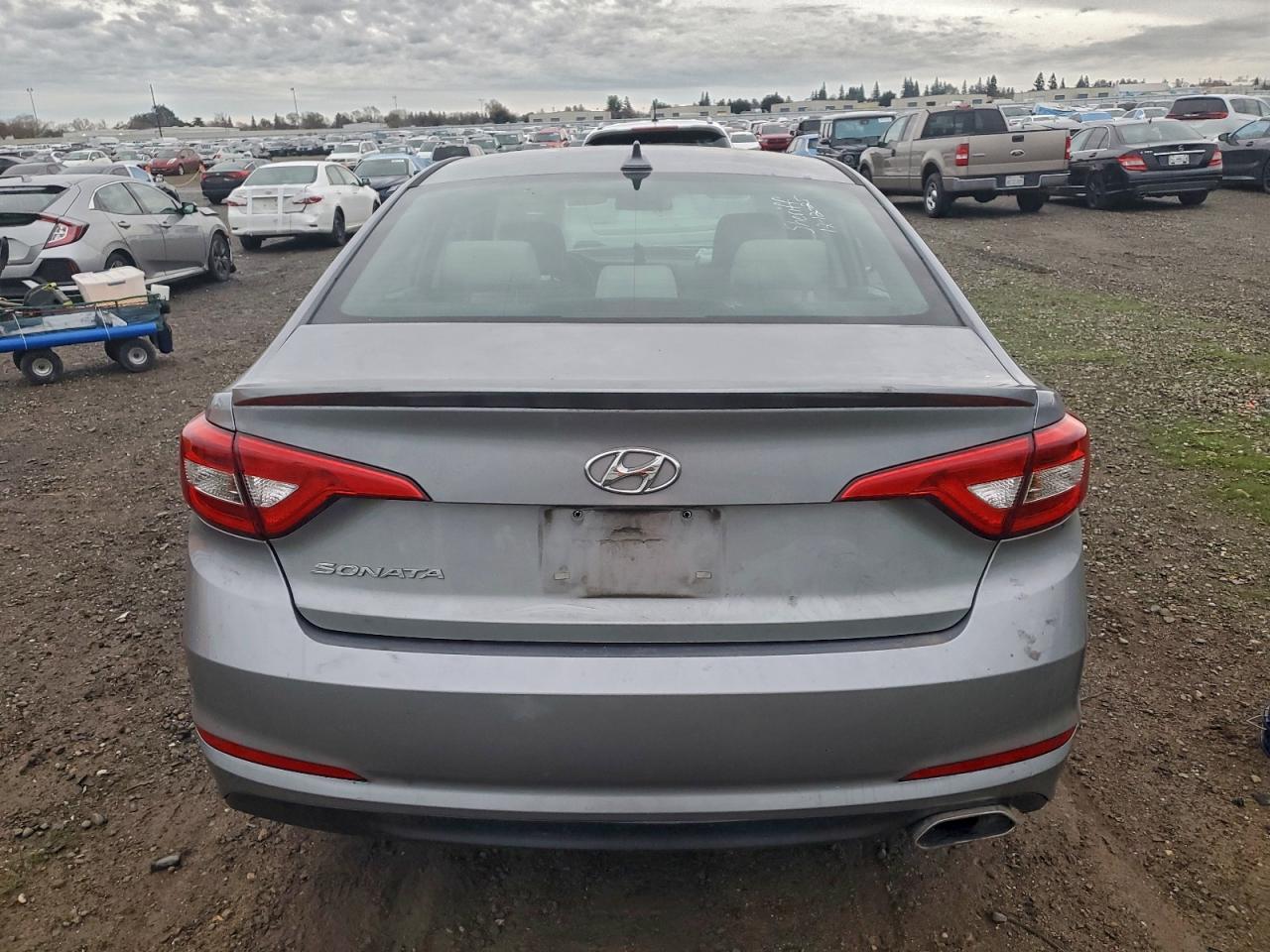 2017 HYUNDAI SONATA SE photo 6