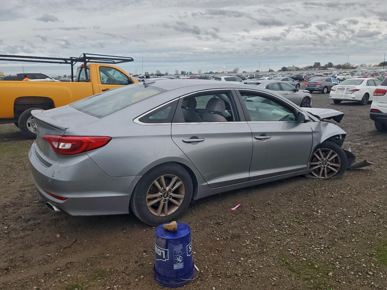 2017 HYUNDAI SONATA SE photo 3