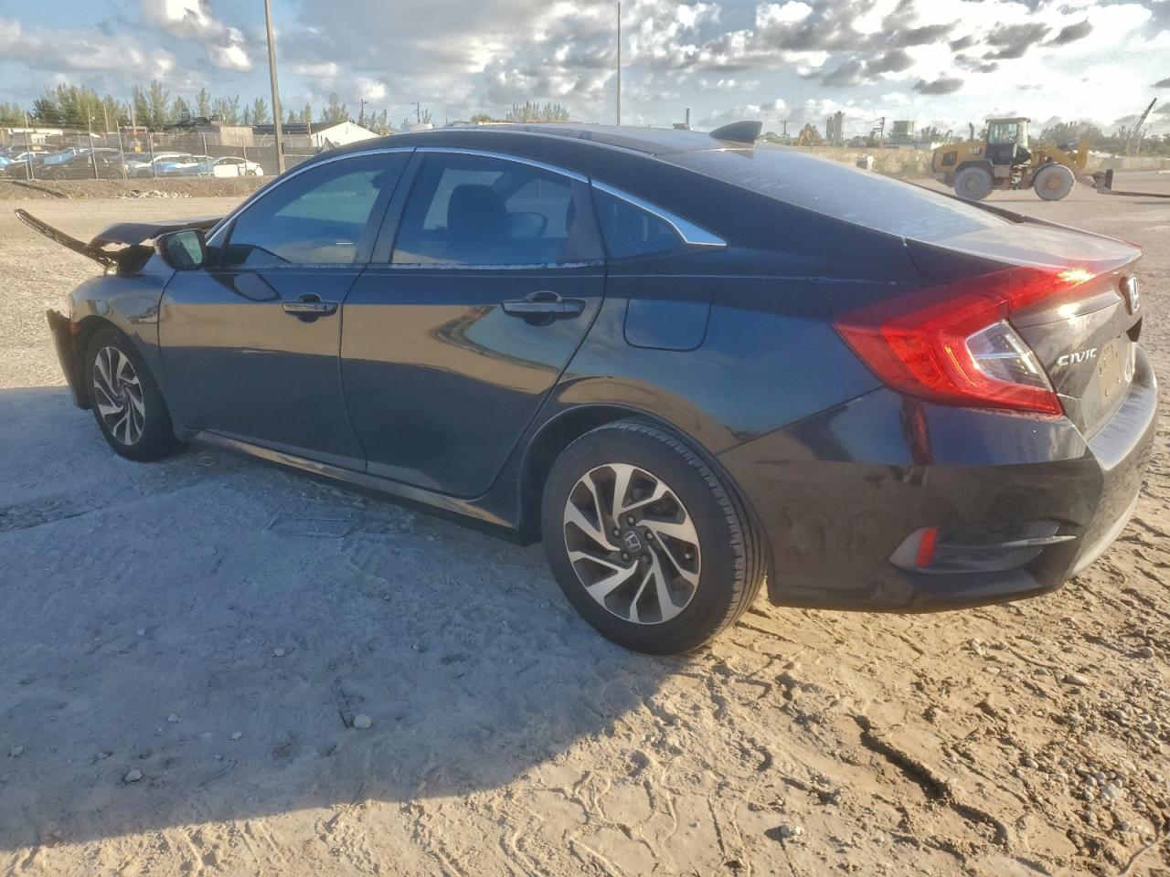 2017 HONDA CIVIC EX photo 2