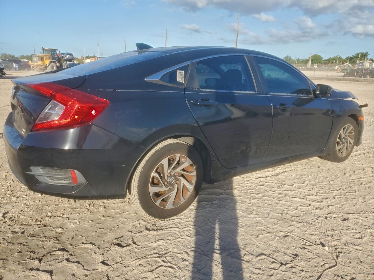 2017 HONDA CIVIC EX photo 3