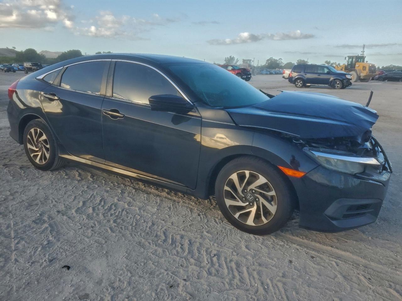 2017 HONDA CIVIC EX photo 4