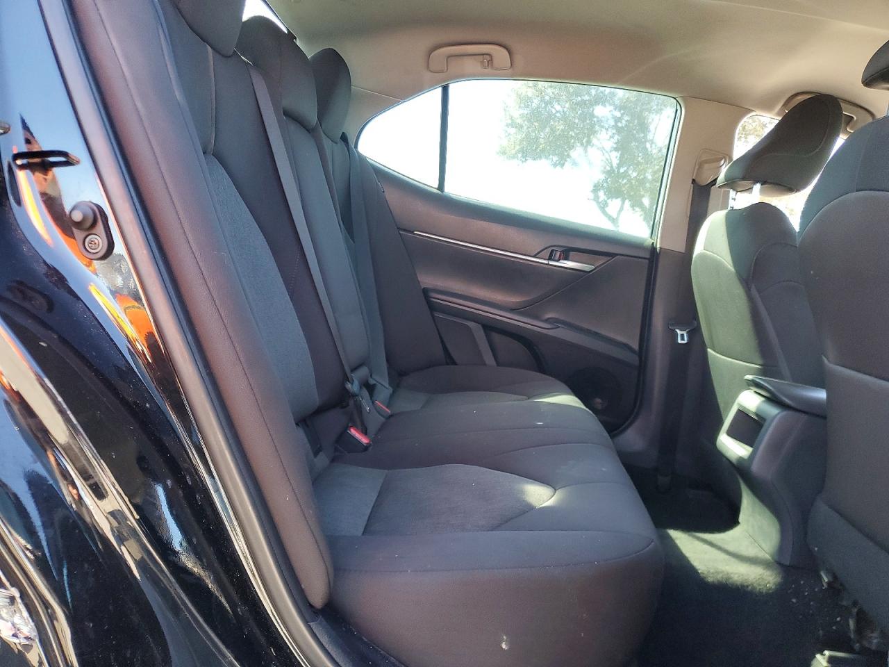 2020 TOYOTA CAMRY LE photo 10