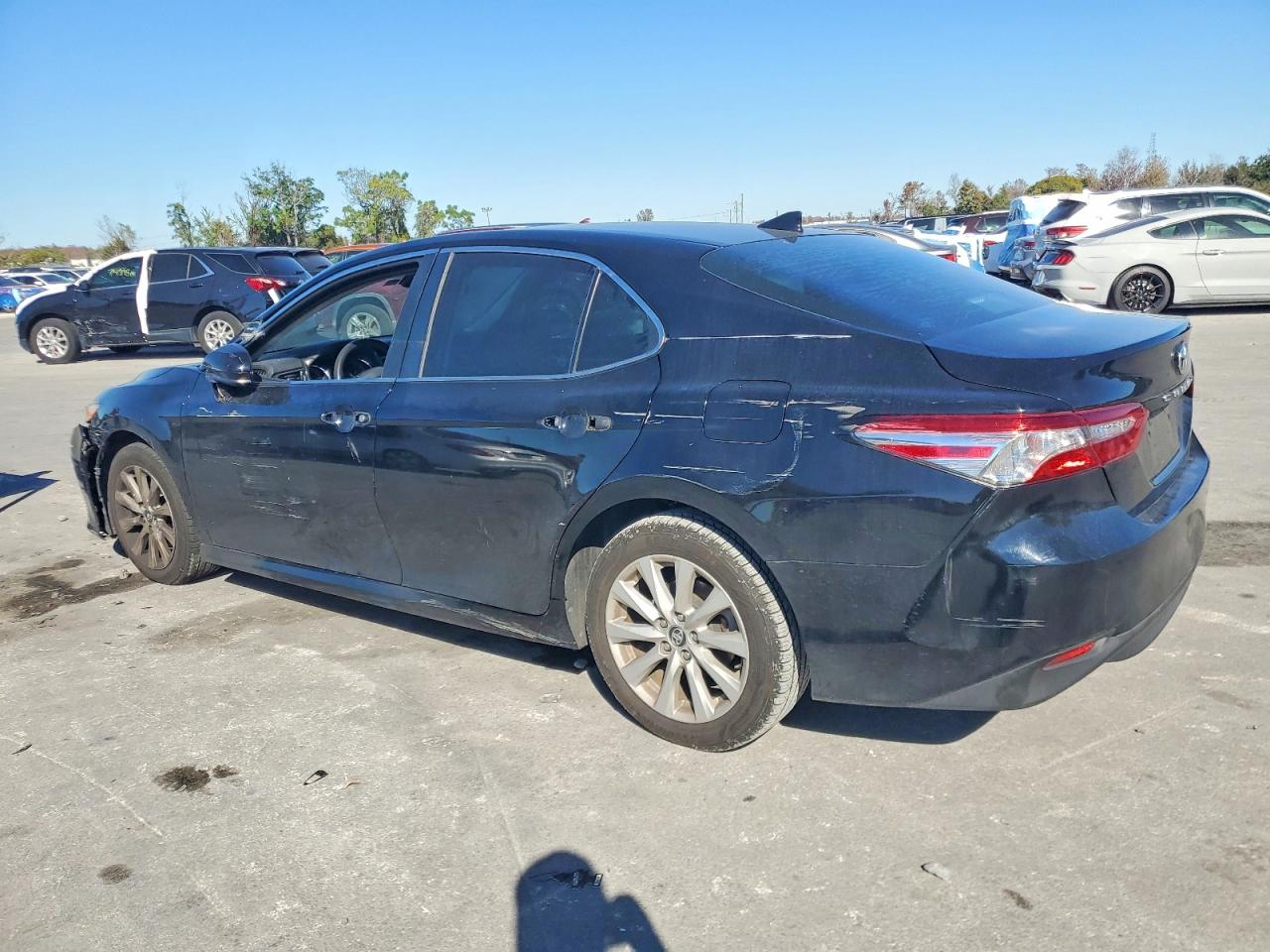2020 TOYOTA CAMRY LE photo 2