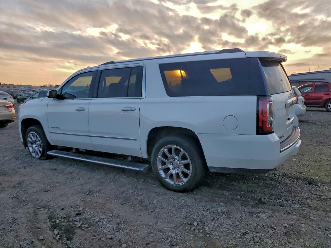 2015 GMC YUKON XL DENALI photo 2