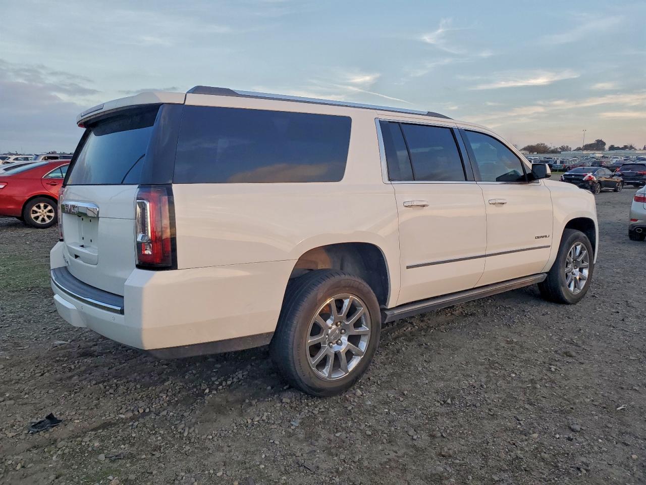 2015 GMC YUKON XL DENALI photo 3