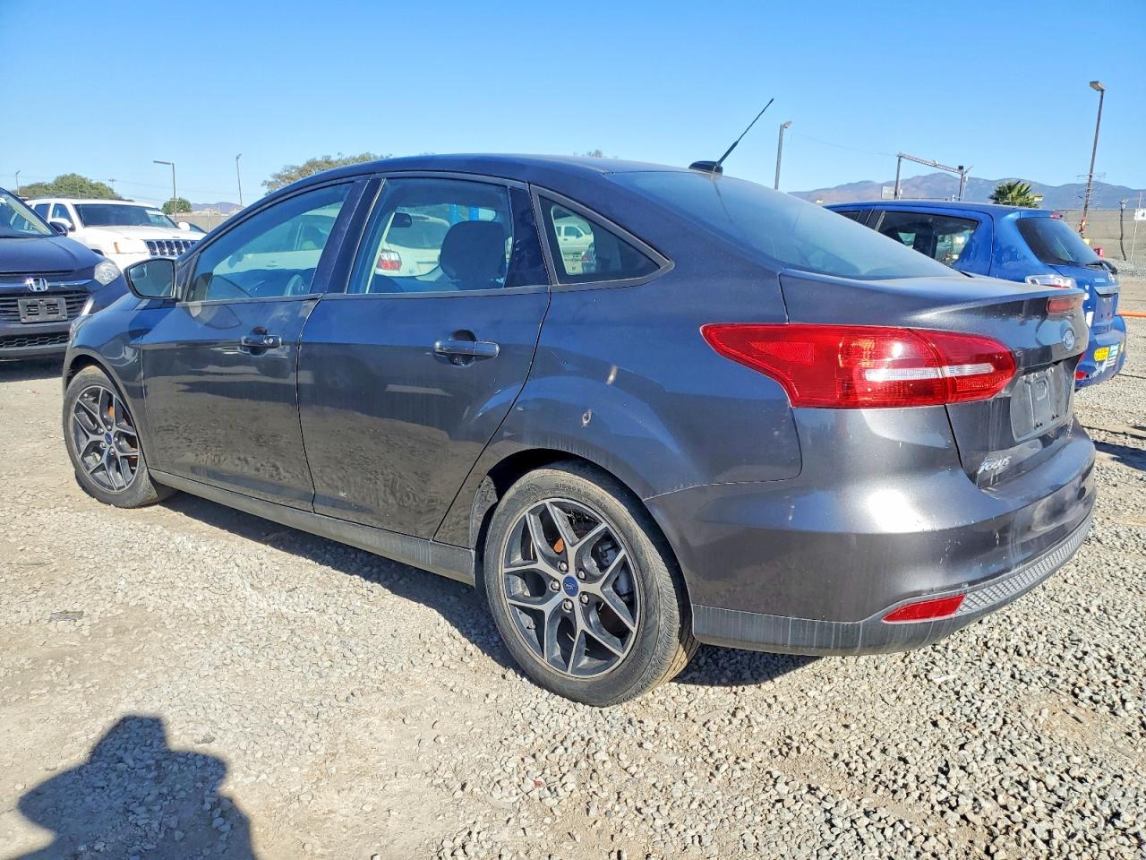 2018 FORD FOCUS SE photo 2
