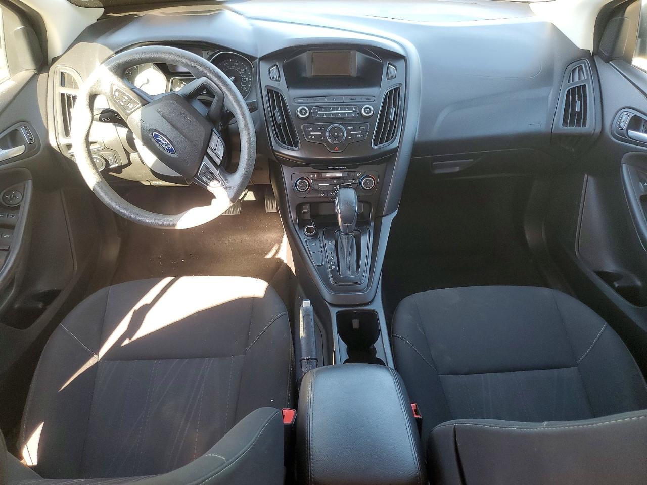 2018 FORD FOCUS SE photo 8