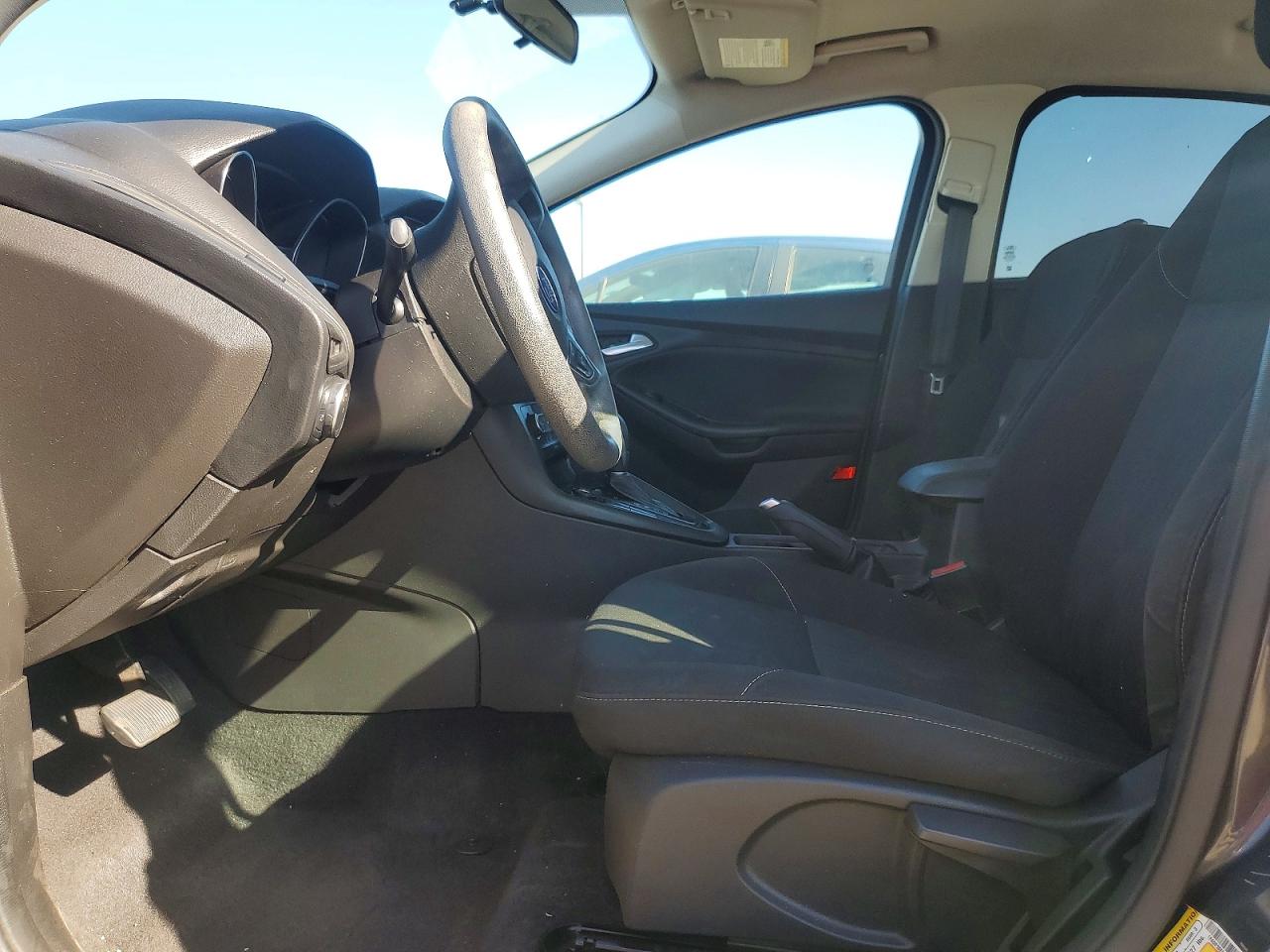 2018 FORD FOCUS SE photo 7