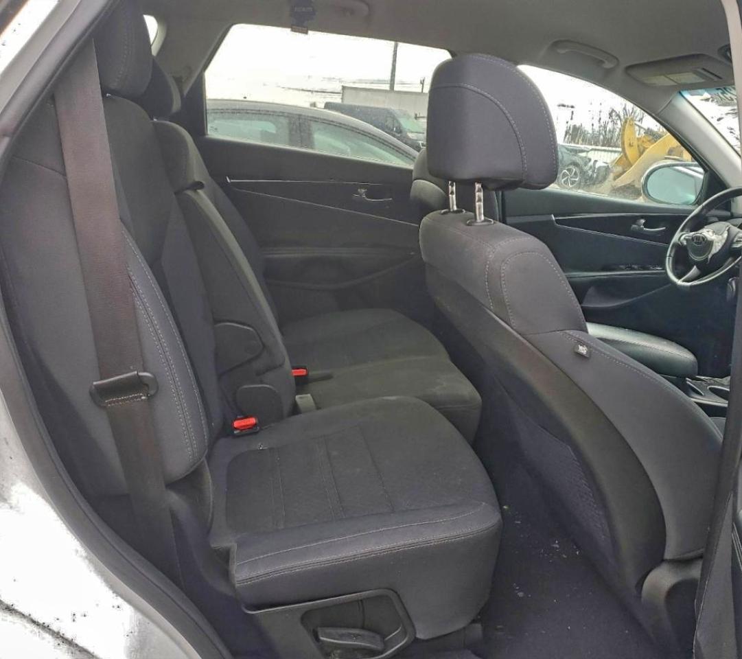 2017 KIA SORENTO LX photo 11