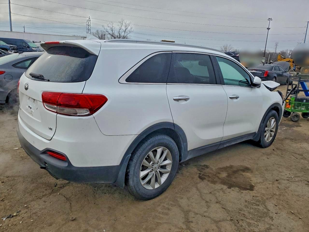 2017 KIA SORENTO LX photo 3