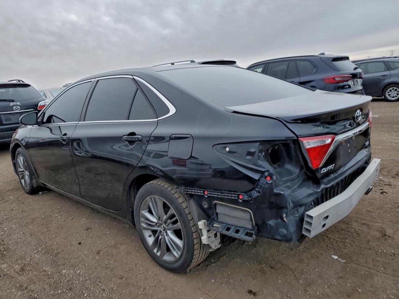 2015 TOYOTA CAMRY LE photo 2