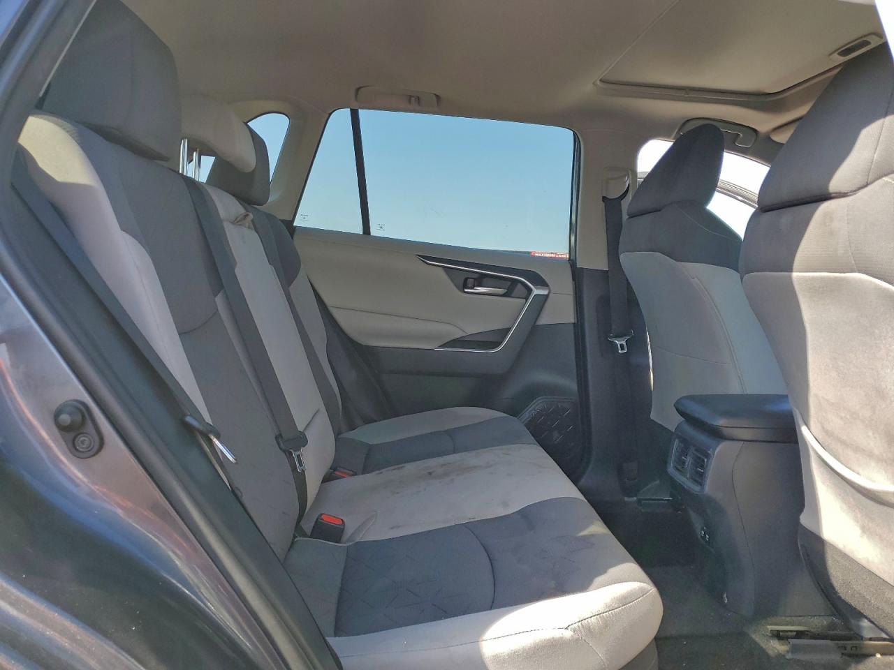 2019 TOYOTA RAV4 XLE photo 10