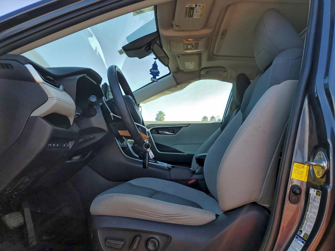 2019 TOYOTA RAV4 XLE photo 7