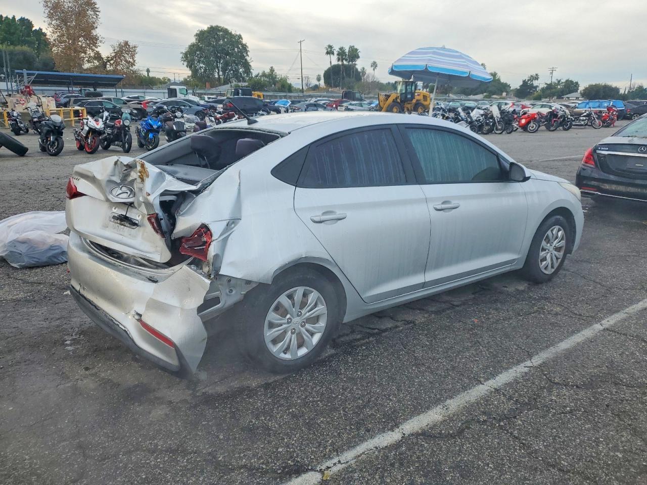 2019 HYUNDAI ACCENT SE photo 3